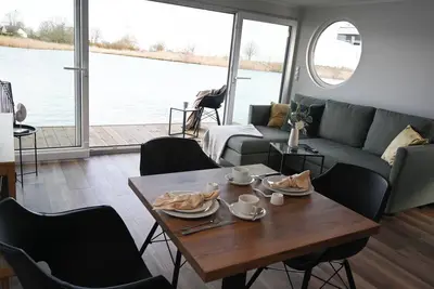 Image de Houseboat cabin at the Nixensteg