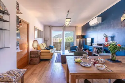 Image de L'Orangerie - Terrasse avec vue sur la montagne