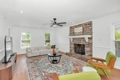 Image de Gorgeous 4-Bedroom House with Parking for 6 Cars in Martinez