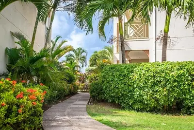Image de Island Living w/ Workspace | Walk to Everything