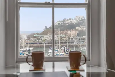 Image de Wake up to breathtaking harbour views at Quayside Marina