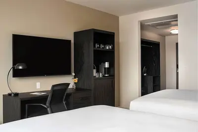 Image de 2 Inviting Accommodations Perfect for a Relaxing Escape and Peaceful Getaway