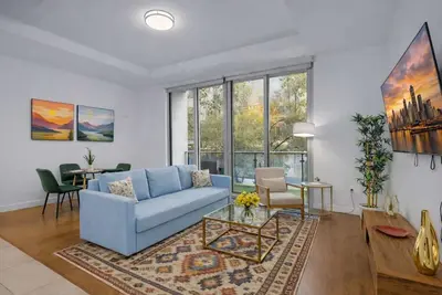 Image de Downtown Tulsa Executive Suite  Sleeps 6  Gym, Co-Work & Lounge Access