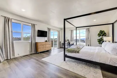 Image de 3br Retreat with Hot Tub, Deck, Fire Pit, Sleeps 10