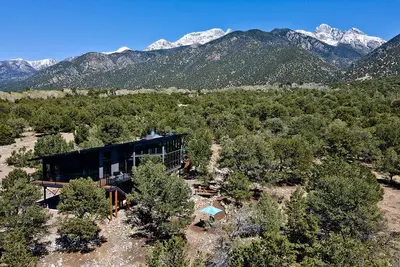 Image de Lovers Way Treehouse Retreat Island of privacy, can see 14ers & Great Sand Dunes
