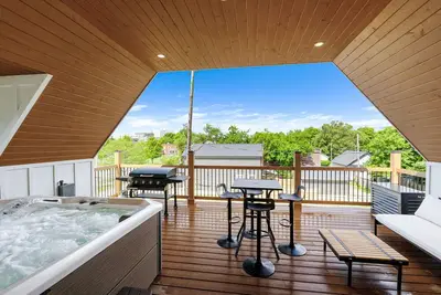 Image de Modern Columbus Retreat Hot Tub, Theater, Games, Sleeps 16+