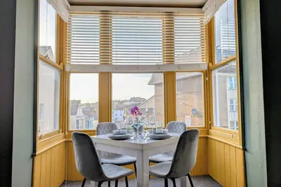 Image de Coastal Retreat - less then a minute to the beach.