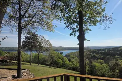 Image de Romantic Seclusion Lake Norfork Cottage 10 w/Jacuzzi at Teal Point Resort w/private lake access