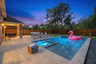 Image de 4 Bdr Pool + Spa + Bbq Retreat  in The Woodlands, Tx.
