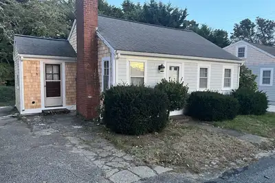 Image de 2 Br Cottage less than 1/2 mile to Sea Street and Glendon Beaches. Ac and Yard