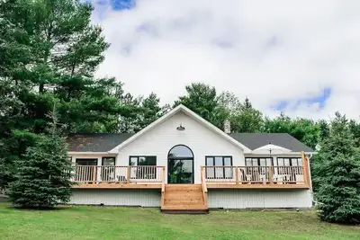 Image de 4 bed 3 bath cottage on Lake Rosseau