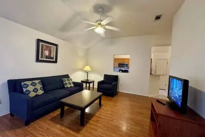 Image de Furnished Duplex with Attached Garage 3 Bdrm - All Utilities Included