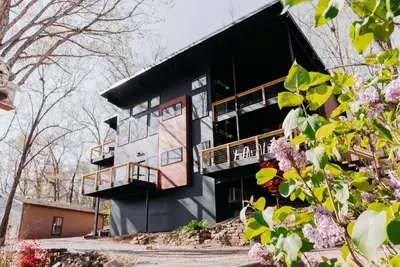 Image de Sparrow House- Spacious Modern Lake Home, 2 Living Separate Areas