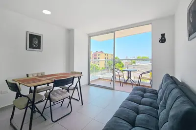 Image de Comfortable 2br Apartment near Airport, pool access, mint building