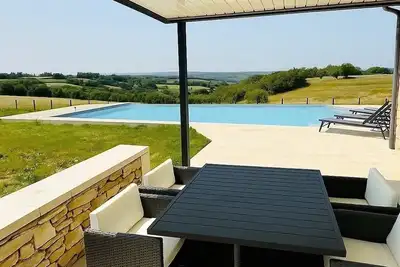 Image de Maison de Charme Vue Sublime & Piscine Infinie