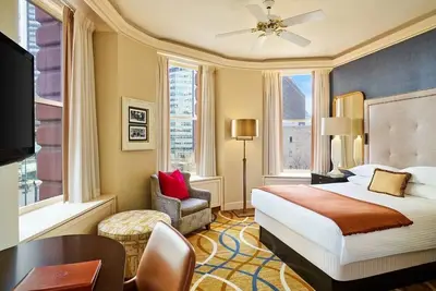 Image de The Brown Palace | Queen City View | Timeless Stay, Spa Reset, Central | 2 Units