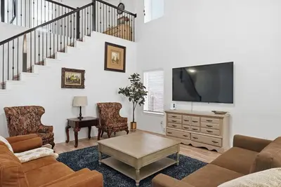 Image de New! Spacious 5br Family Home w/ 2 Living Rooms