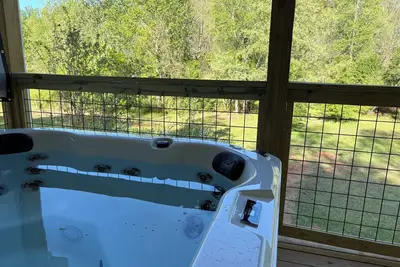 Image de Lovely lily pad on the creek in Dahlonega with hot tub and2 king beds