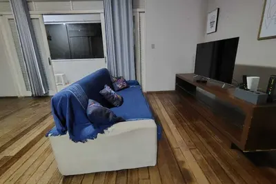 Image de Duplex Penthouse 2 Blocks from the Sea