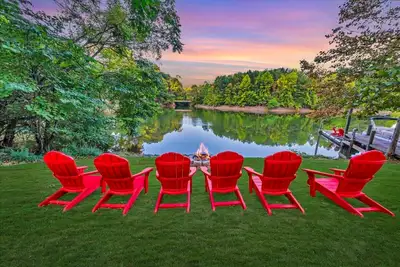 Image de Wet Feet Retreat - Lakefront with incredible views, dock, pool table, foosball