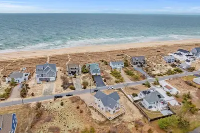 Image de Across the street from Sagamore Beach & Dog Friendly
