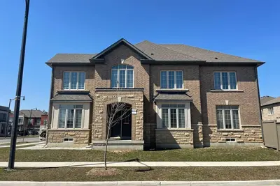 Mesmerizing 6 Bed 3. 5 Corner Detached Home with 4 Parkings