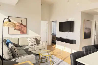 Image de Spacious 2-Bedroom Downtown Suite | Perfect for Families & Groups