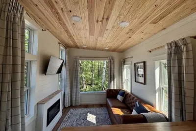 Image de The Jefferson-Lake Access Tiny home in the Woods