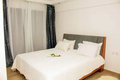 Image de The Oula's 2 bdr apartment, fully equiped gym, swimming pool, view of the city