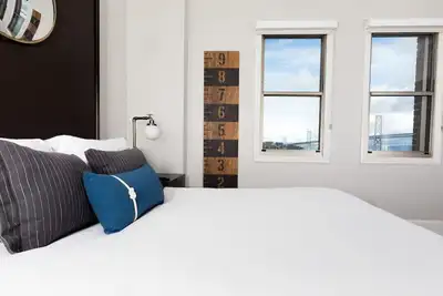 Image de 2 Units | Harbor Court Hotel | Bayview Boutique Stay in Downtown San Francisco