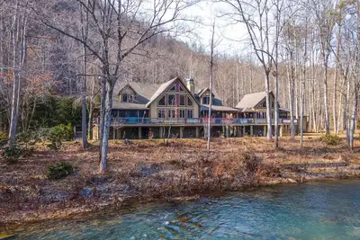 Image de 'Serenity on the River' Luxe Lewisburg Cabin!