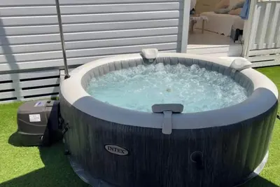 Image de mobil home dans un camping 4 étoiles face à la mer