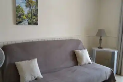 Image de Le Jasmin, saura vous charmer entièrement rénové sur un terrain de 2 hectares.