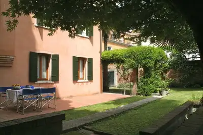 Image de Apartment with beautiful garden 5 minutes from Santa Lucia station