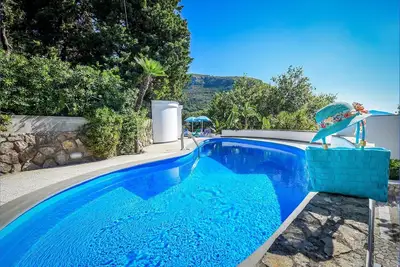 Image de Maison de vacances avec bain à remous, Wifi, piscine, climatisation, Tv, terrasse