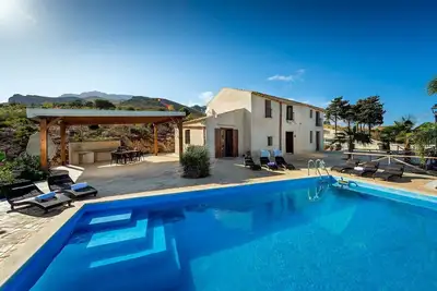 Image de Maison de vacances privée avec Wifi, climatisation, piscine privée, Tv, patio, vue panoramique