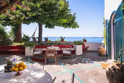 Image de Belle maison de vacances privée pour 6 personnes avec climatisation, internet, Tv et patio