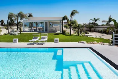Image de Magnifique maison de vacances avec Wifi, piscine privée, climatisation, Tv et patio