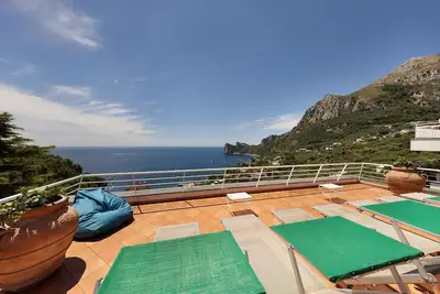 Image de Maison de vacances avec Wifi, piscine, bain à remous, Tv, patio, vue panoramique, près de Sorrente