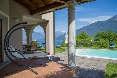 Image de Maison de vacances privée avec climatisation, Wifi, bain à remous, piscine, sauna, Tv, patio