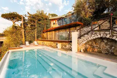 Image de Belle maison de vacances privée avec Wifi, bain à remous, piscine, Tv, patio et vue panoramique