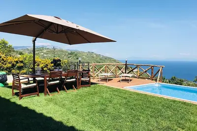 Image de Maison de vacances avec piscine privée, Wifi, climatisation, Tv, patio, près de Sorrente