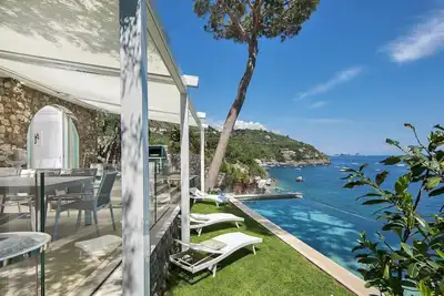Image de Maison de vacances avec Wifi, bain à remous, piscine privée, Tv, terrasse, près de Sorrente