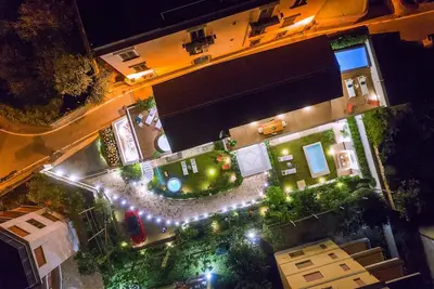 Image de Maison de vacances avec Wifi, piscine, climatisation, bain à remous, Tv, terrasse