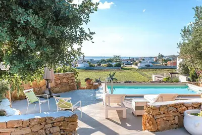 Image de Belle maison de vacances pour 6 personnes avec piscine privée, climatisation, Wifi, Tv et patio