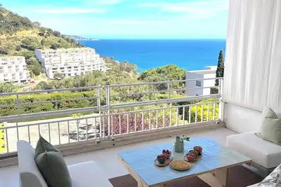 Private Cove Salions