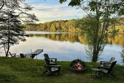 Image de Located directly on Pond, Swimming, Kayaking, Fishing, Beach Pass, A/C, Clean!