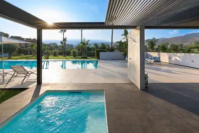 Image de Maison de vacances avec Wifi, bain à remous, piscine privée, Tv, patio, près de Taormina