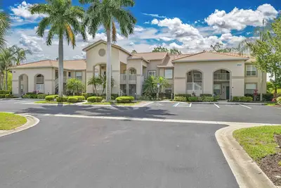 Image de Bella Terra 1st Floor unit with peaceful preserve view