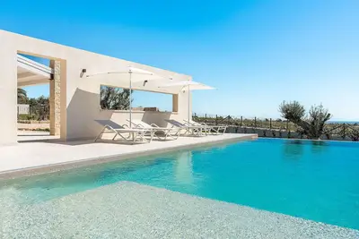 Image de Belle maison de vacances avec climatisation, Wifi, piscine privée, Tv, patio et vue panoramique